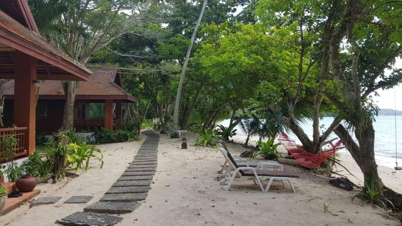 Baan Mai Beachfront Lone Island プーケット エクステリア 写真