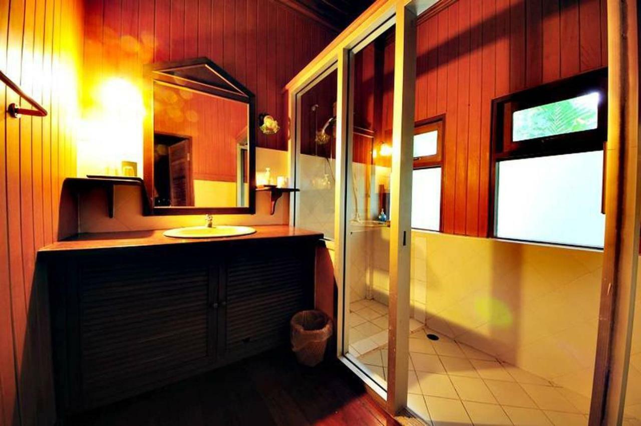 Baan Mai Beachfront Lone Island プーケット エクステリア 写真