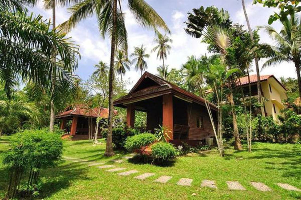 Baan Mai Beachfront Lone Island プーケット エクステリア 写真