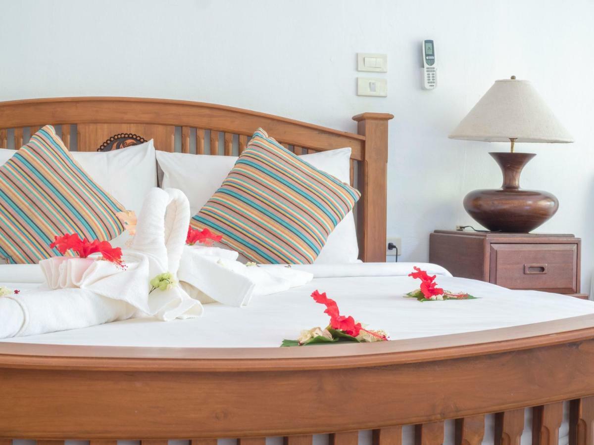 Baan Mai Beachfront Lone Island プーケット エクステリア 写真