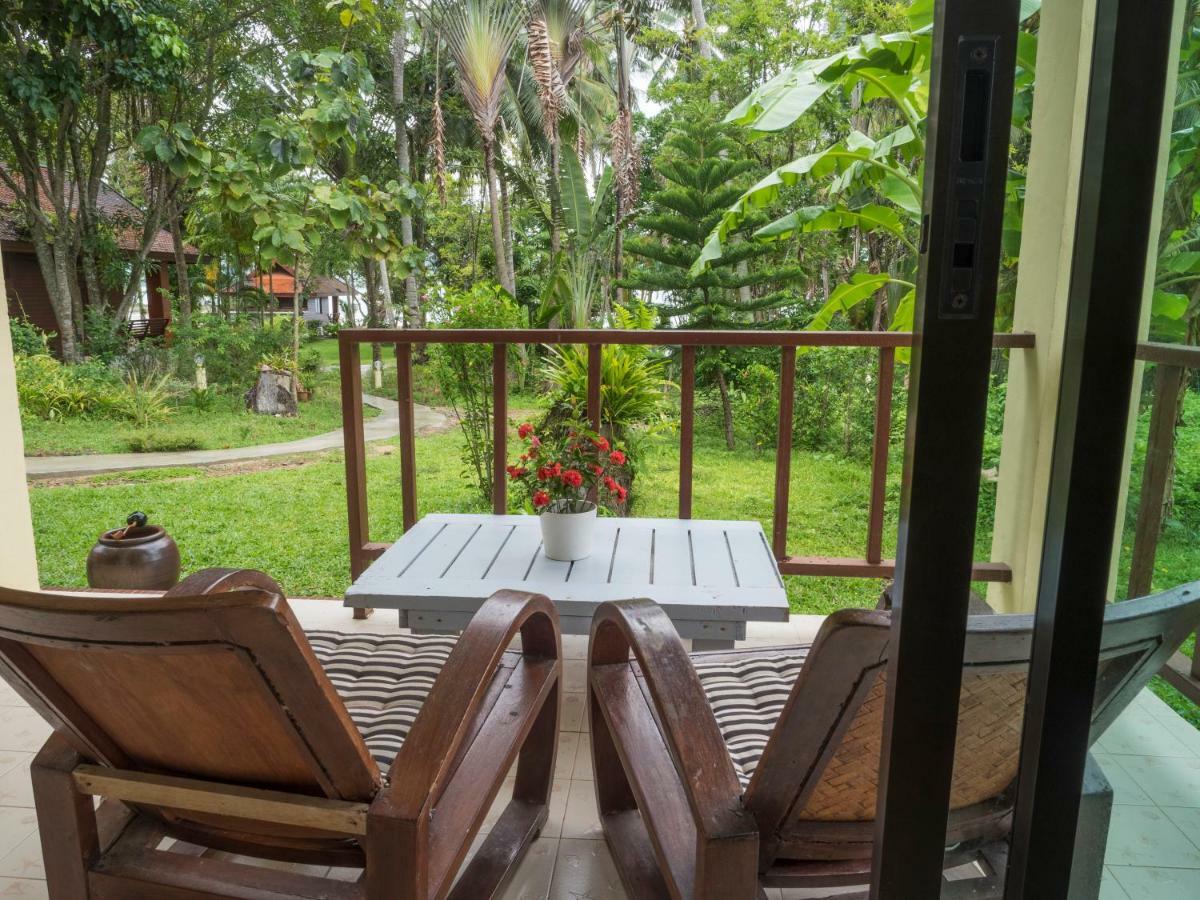 Baan Mai Beachfront Lone Island プーケット エクステリア 写真