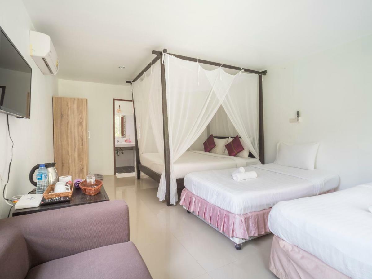 Baan Mai Beachfront Lone Island プーケット エクステリア 写真