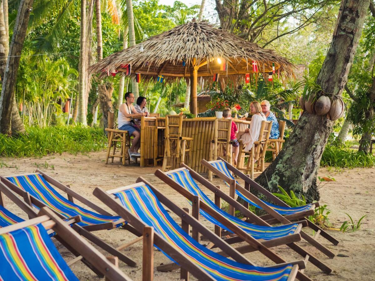 Baan Mai Beachfront Lone Island プーケット エクステリア 写真