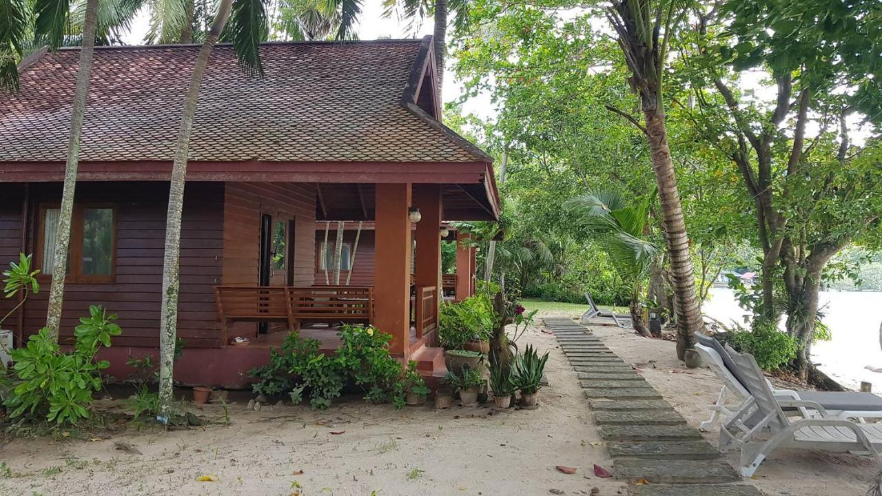 Baan Mai Beachfront Lone Island プーケット エクステリア 写真